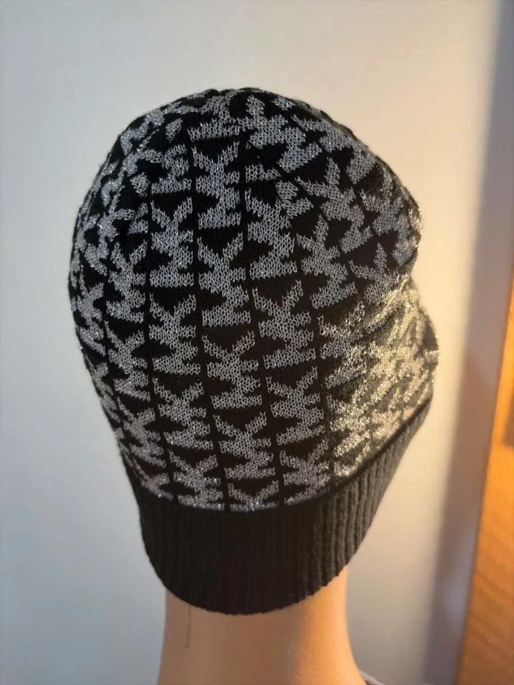 MK Knit Beanie Metallic Gold & White Ribbed Cuff Black & Silver Or White & Gold